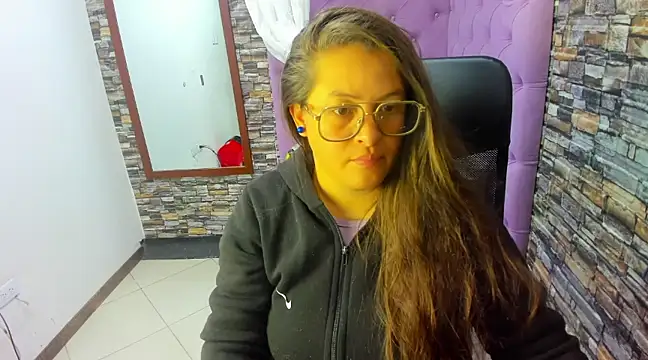 Snapshot of SaraThomso chatting on 03/20/25, 03:02 SaraThomso online show from 03/20/25, 03:02