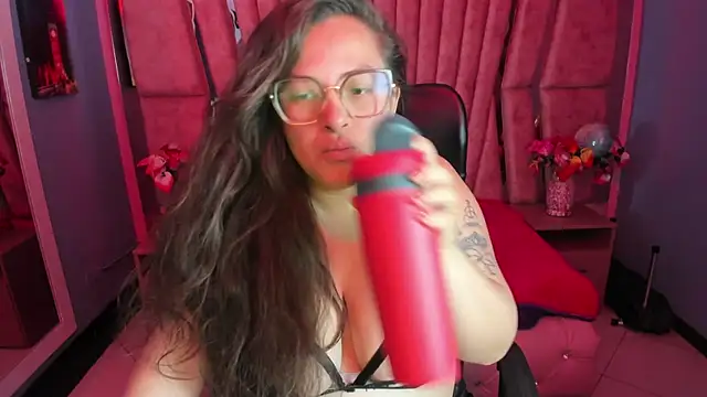 Snapshot of SaraThomso chatting on 09/27/25, 03:22 SaraThomso online show from 09/27/25, 03:22