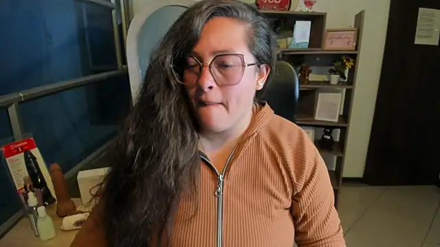 Snapshot of SaraThomso chatting on 11/07/25, 03:17 SaraThomso online show from 11/07/25, 03:17