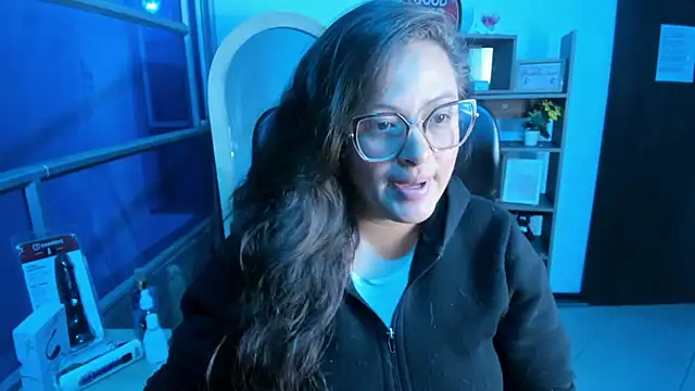 Snapshot of SaraThomso chatting on 11/09/25, 03:27 SaraThomso online show from 11/09/25, 03:27