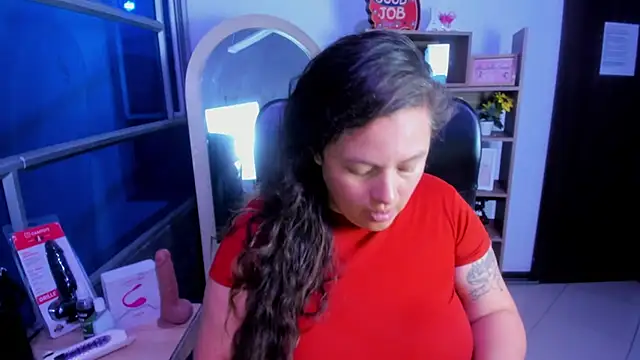 Snapshot of SaraThomso chatting on 11/11/25, 03:17 SaraThomso online show from 11/11/25, 03:17