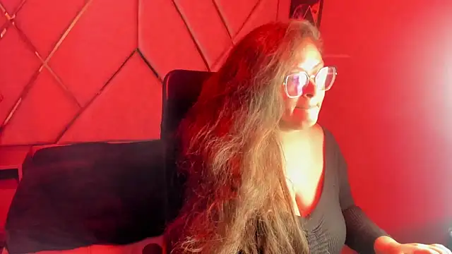 SaraThomso online show from 11/21/25, 03:16