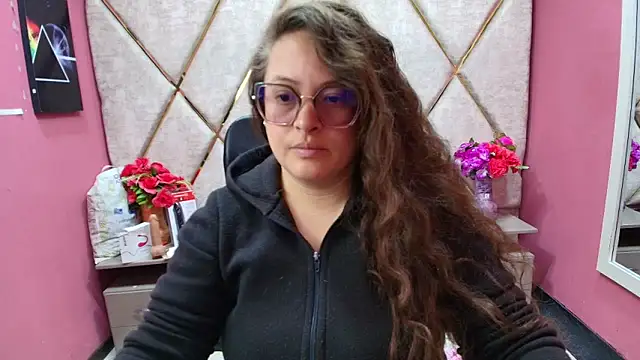 SaraThomso online show from 12/22/25, 02:36