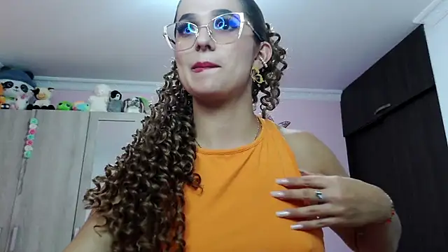 caroline jonson online show from 02/09/25, 08:24