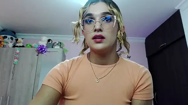 caroline jonson online show from 03/05/25, 05:39