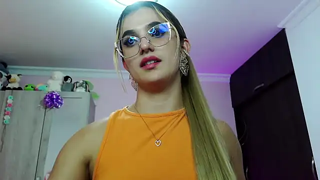 caroline jonson online show from 03/14/25, 09:21