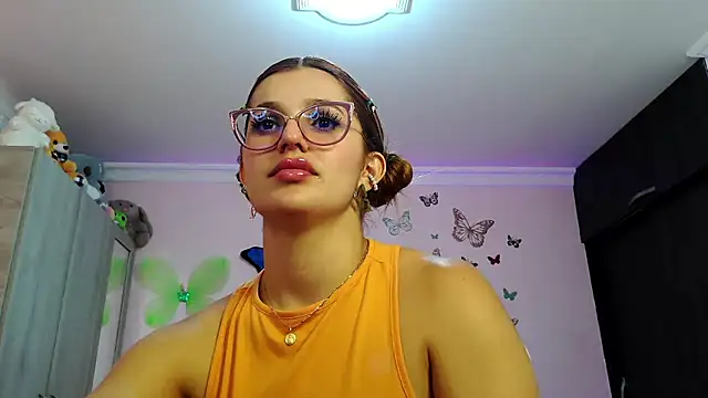 caroline jonson online show from 09/28/25, 02:33