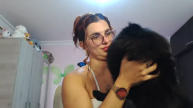 caroline jonson online show from 11/16/25, 09:20