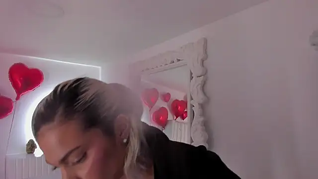 Shelynna azzul online show from 02/15/25, 03:31