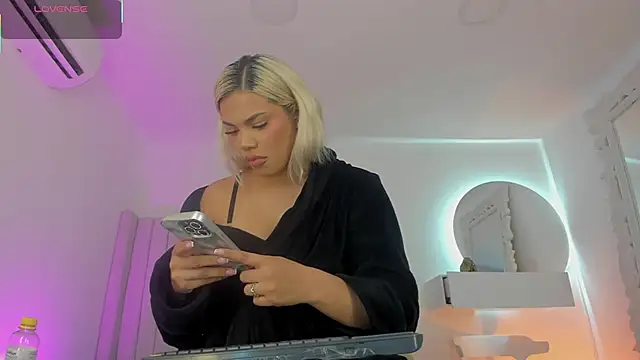 Shelynna azzul online show from 11/30/25, 07:40