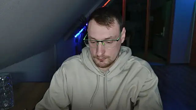 Snapshot of Relsxboy chatting on 02/13/25, 05:22 Relsxboy online show from 02/13/25, 05:22