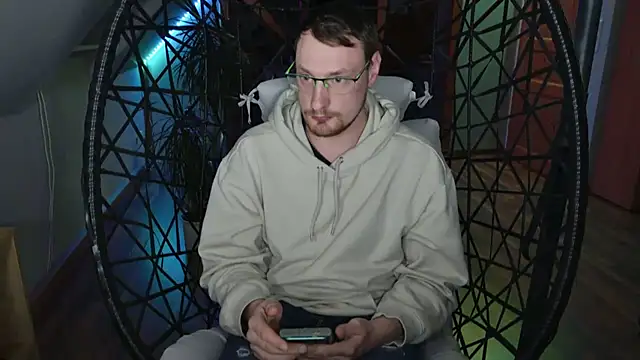 Snapshot of Relsxboy chatting on 03/19/25, 06:55 Relsxboy online show from 03/19/25, 06:55