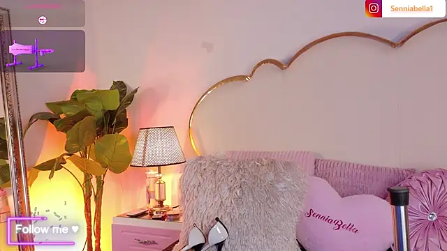 SenniaBella online show from 04/02/26, 02:04