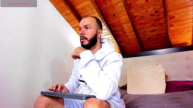 Tom Bailey online show from 11/16/25, 01:28