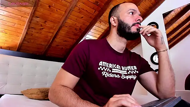 Tom Bailey online show from 11/22/25, 12:37