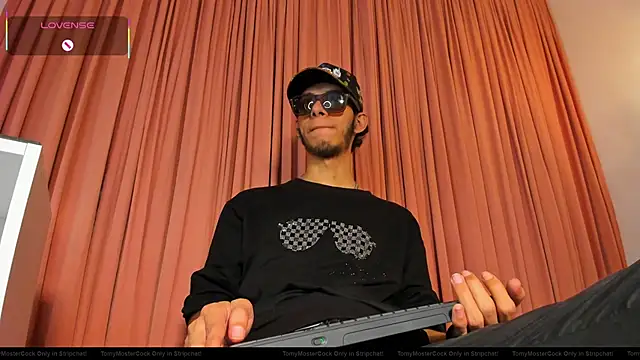 Snapshot of TomyMosterCock chatting on 11/26/25, 07:59 TomyMosterCock online show from 11/26/25, 07:59