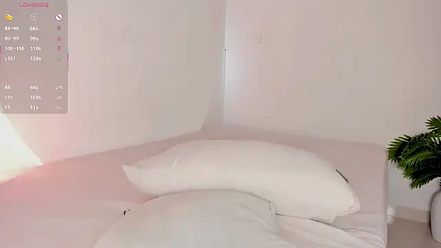 Snapshot of AllisonRoberts_ chatting on 11/10/25, 11:20 AllisonRoberts online show from 11/10/25, 11:20