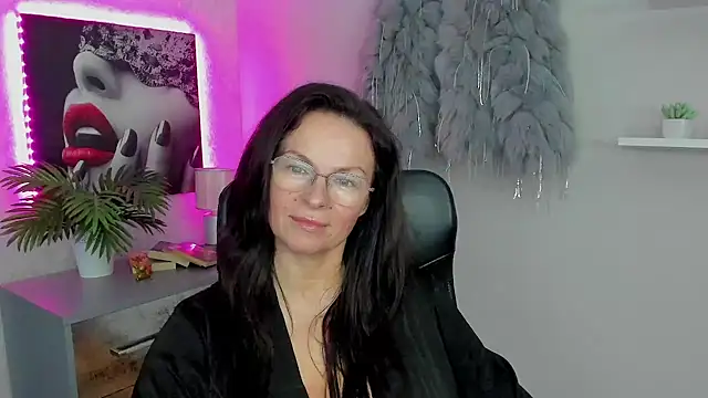 HelenLuxx online show from 01/30/25, 10:19