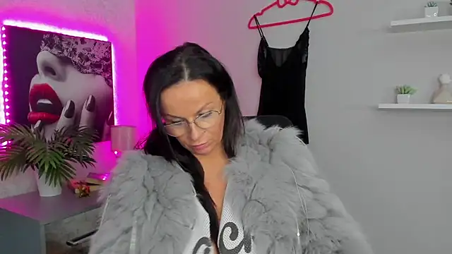 HelenLuxx online show from 02/02/25, 01:52