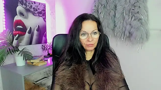 HelenLuxx online show from 10/07/25, 07:05