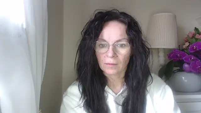 HelenLuxx online show from 10/21/25, 06:14