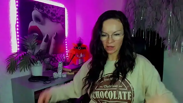 HelenLuxx online show from 02/21/26, 07:20