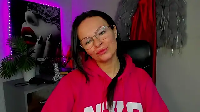 HelenLuxx online show from 03/18/26, 04:21