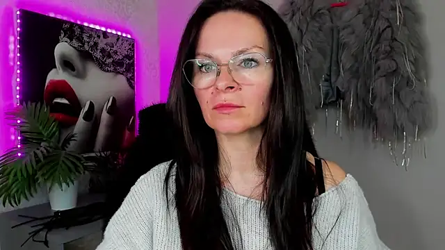 HelenLuxx online show from 04/08/26, 03:12