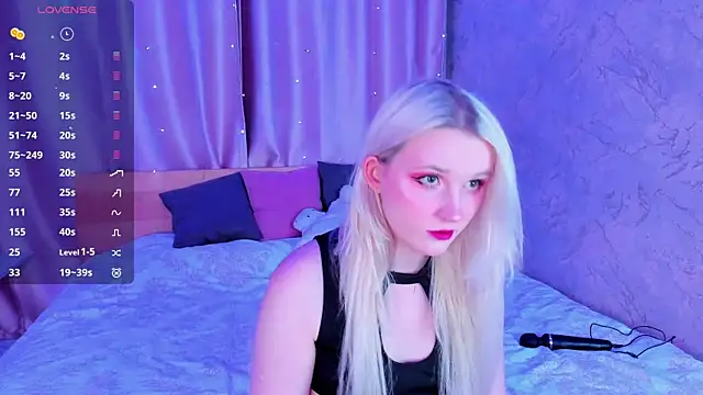 Snapshot of SweeteRose_Royce chatting on 02/19/25, 02:01 SweeteRose Royce online show from 02/19/25, 02:01