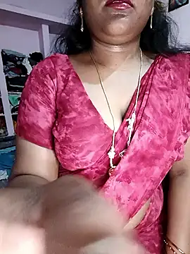 Snapshot of louise92 chatting on 05/17/26, 07:50 louise92 online show from 05/17/26, 07:50