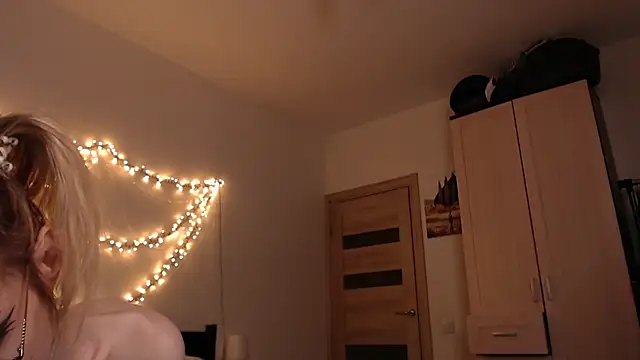 amber quell here online show from 02/09/25, 05:22