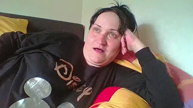 Snapshot of _squirty_cum_lady_ chatting on 06/03/26, 02:33 squirty cum lady online show from 06/03/26, 02:33