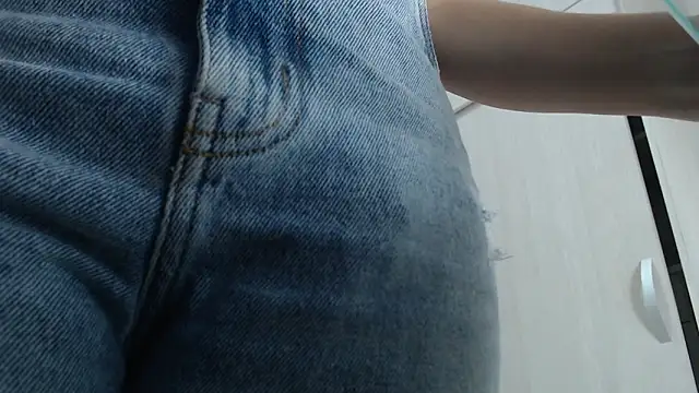 Amelia Debora Antonella online show from 11/08/25, 12:49