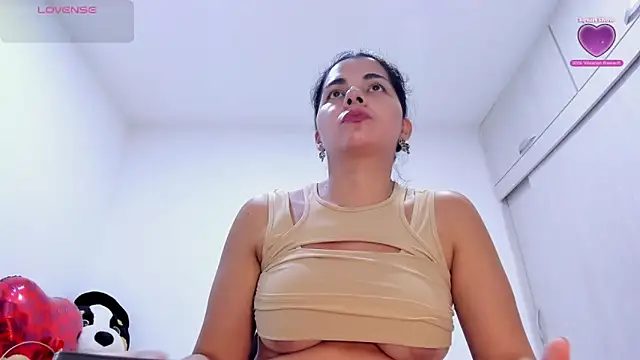 Amelia Debora Antonella online show from 05/28/26, 01:41
