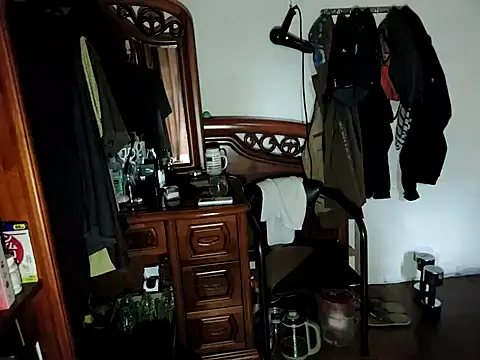 Snapshot of KennyLOVERboy chatting on 03/19/25, 07:51 KennyLOVERboy online show from 03/19/25, 07:51