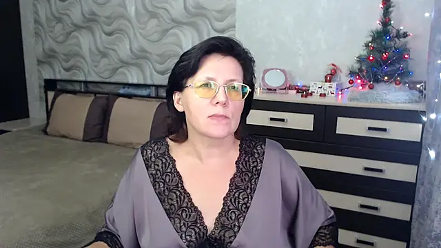 Snapshot of VitaCharm chatting on 01/13/25, 06:27 VitaCharm online show from 01/13/25, 06:27