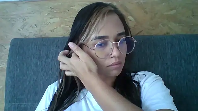 trianabell online show from 12/21/25, 04:25