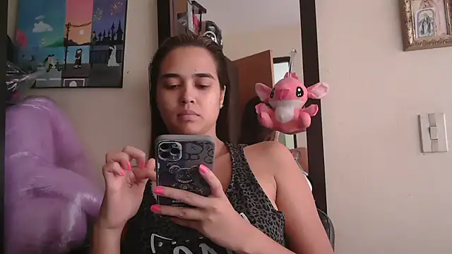 trianabell online show from 04/15/26, 06:04