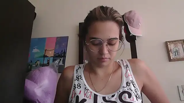 trianabell online show from 04/20/26, 04:10