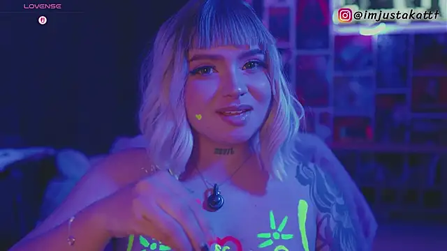 sensualkattt online show from 05/15/26, 11:56