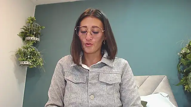 SharisWillian online show from 12/18/25, 04:07