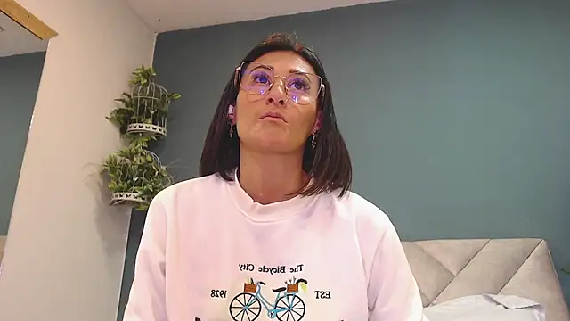 SharisWillian online show from 12/19/25, 03:57