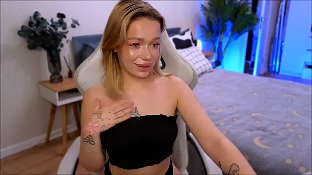 Lily Yin online show from 12/15/25, 07:23