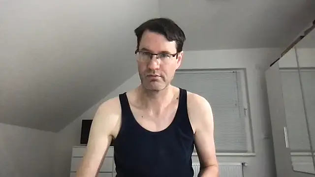 zxzx cam1 online show from 02/02/25, 05:15