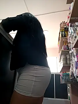 Snapshot of alondraabrown chatting on 11/11/25, 11:54 alondraabrown online show from 11/11/25, 11:54