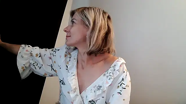 Snapshot of anechka1 chatting on 10/21/25, 11:55 anechka1 online show from 10/21/25, 11:55