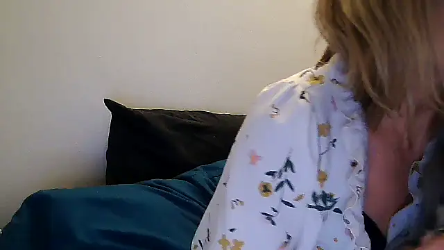 Snapshot of anechka1 chatting on 01/06/26, 01:53 anechka1 online show from 01/06/26, 01:53