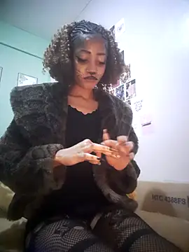 Snapshot of GoddessVee chatting on 10/31/25, 01:39 GoddessVee online show from 10/31/25, 01:39