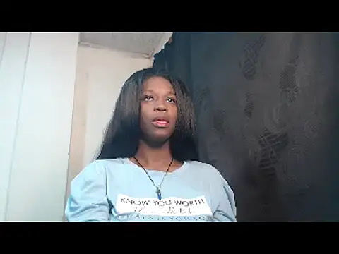 Snapshot of CarolinneMoor chatting on 12/10/24, 01:43 CarolinneMoor online show from 12/10/24, 01:43