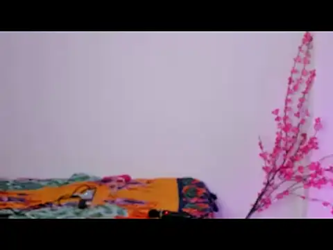 Snapshot of CarolinneMoor chatting on 02/14/25, 01:34 CarolinneMoor online show from 02/14/25, 01:34